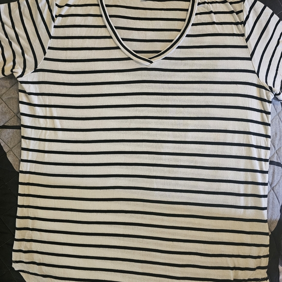 Elite Collection Women's Black and White Striped Tee - Picture 3 of 4